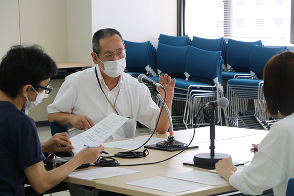 美味しくて安心安全な鶏肉を生産するための様々なノウハウが込められたエサであることを教えて下さいました。