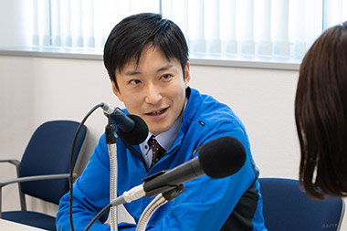 「触るとトマトのいい香り～♪」