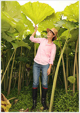 川瀬良子の背丈をはるかに超える