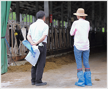 大野さんの話を伺う川瀬良子