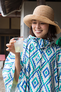 洋子さんお手製の「すだちジュース」と「すだちの砂糖漬け」を頂きながら