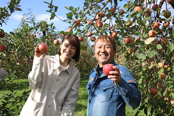大笑いがまたリンゴ畑に響き渡りました。