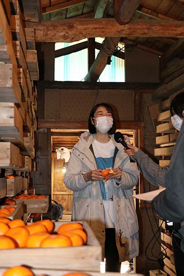 そんな、甘みを追求したみかんを、川瀬さんが実食・・！