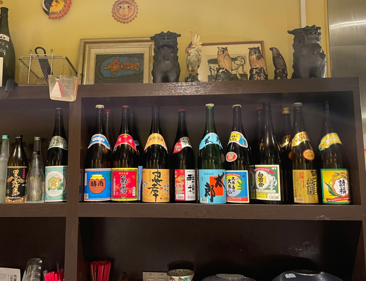 沖縄料理あじまぁ-店内の泡盛