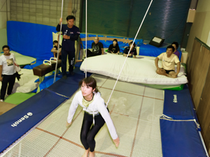 ファッショントレンド ユニーク女子 バク 転