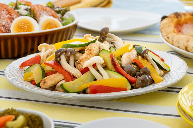 きのこと夏野菜のカラフル炒め