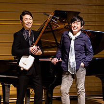 上妻宏光　佐藤竹善 写真