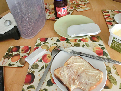 �I�[�X�g�����A�؍݋L