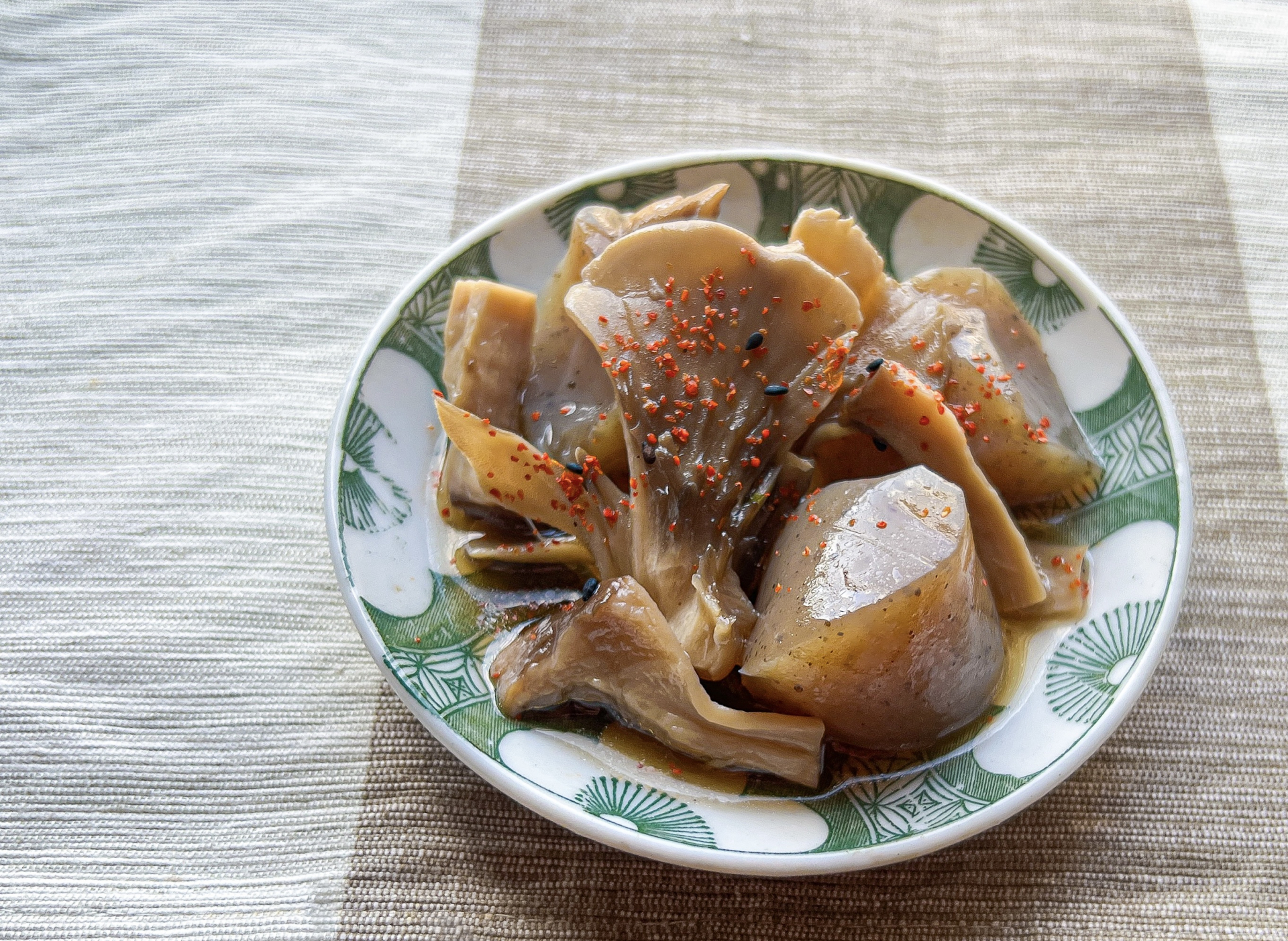 ダイエットは、きのこで菌活！ おすすめのきのこレシピを紹介！『きのことこんにゃくの甘辛煮』