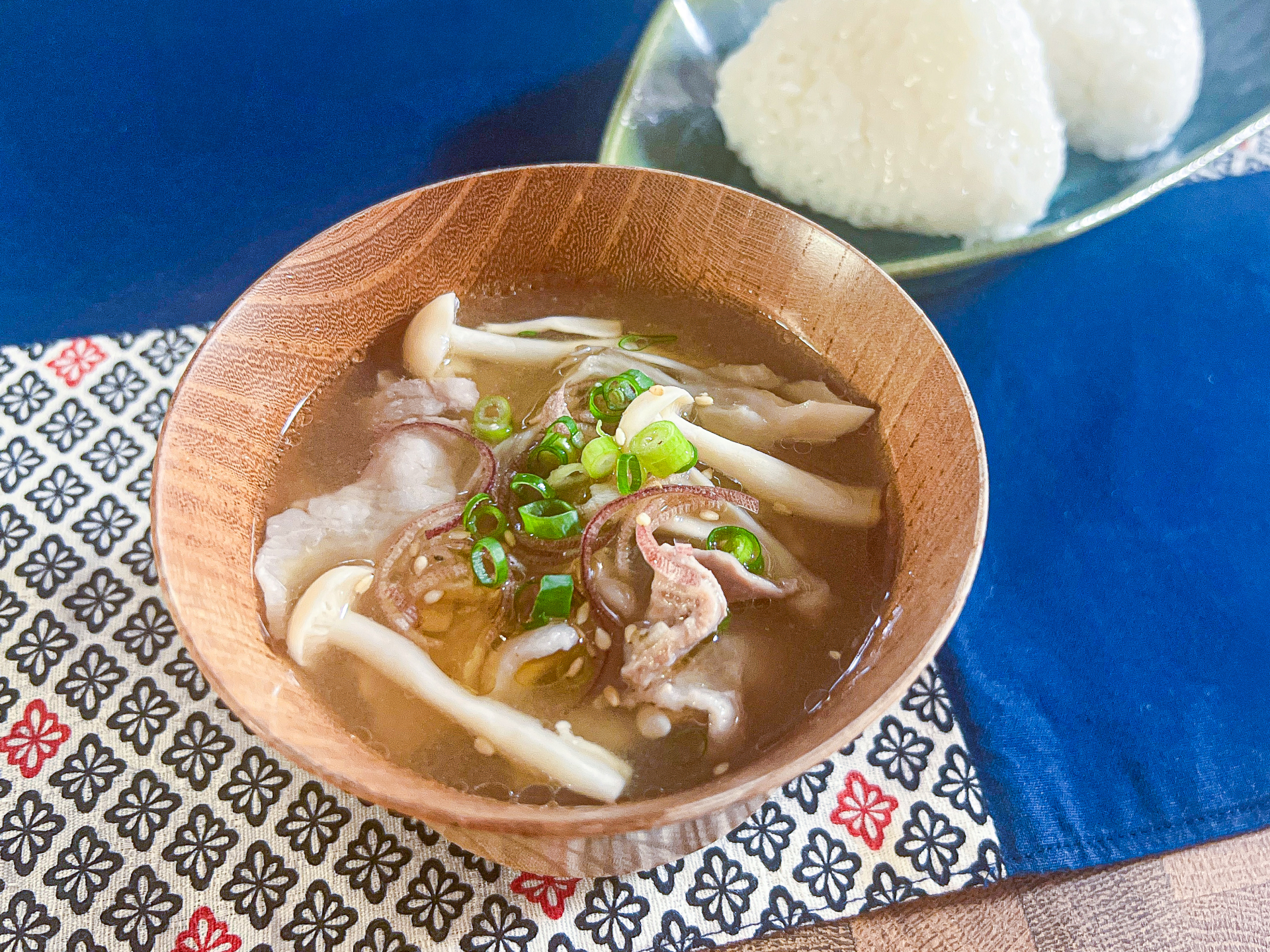 夏冷え対策は、きのこで菌活！ おすすめのきのこレシピを紹介！レンジでできる『きのこの夏豚汁』