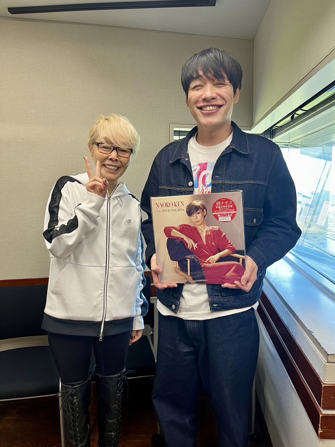 研ナオコさんスタジオ写真 2