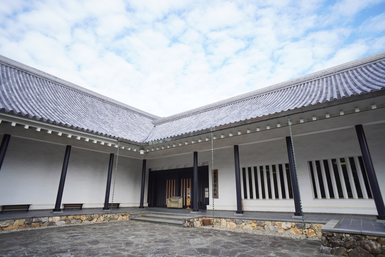 【榮吉堂178】宝雪庵高井蘭山撰/はつすずり/文政4/出雲松江藩主松平斉恒(俳号月潭/不昧の子)の絵入/江戸座俳人の俳画入歳旦集/国書1本/俳諧