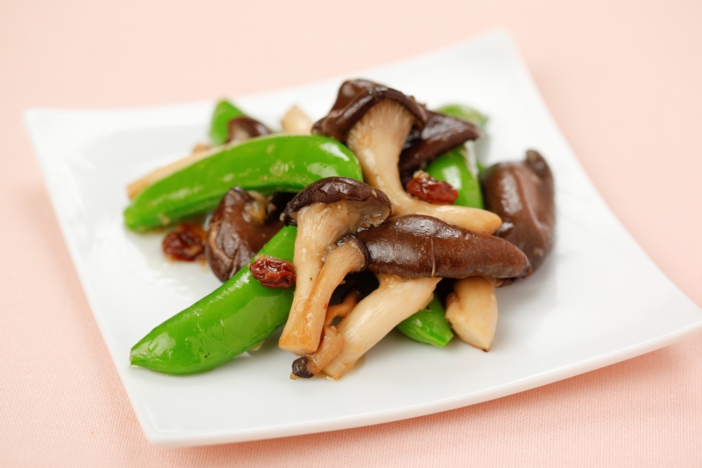 霜降りひらたけとスナップえんどうのソテー