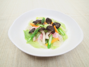 霜降りひらたけと春キャベツの蒸し煮