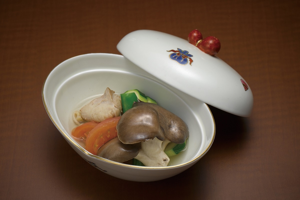 霜降りひらたけと春野菜のコンソメ煮