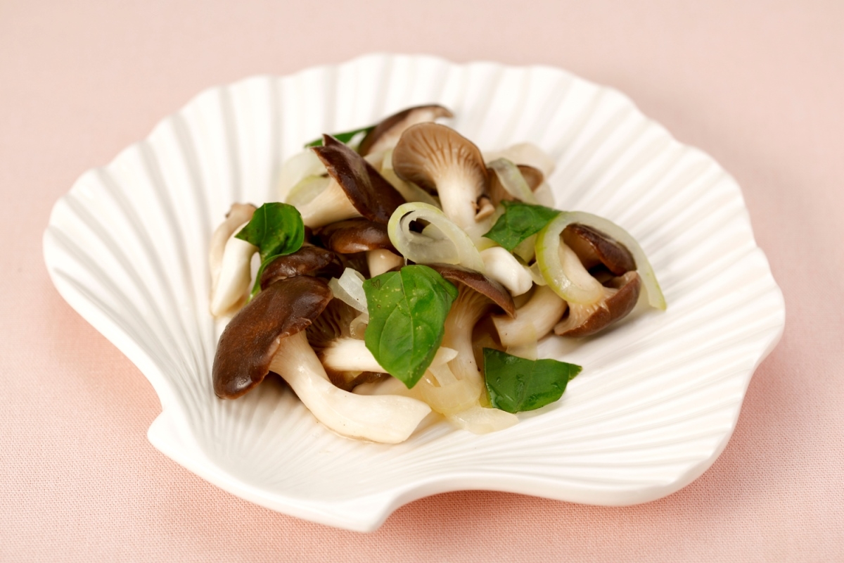 霜降りひらたけのバジル炒め