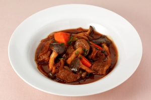 霜降りひらたけと牛肉の赤ワイン煮
