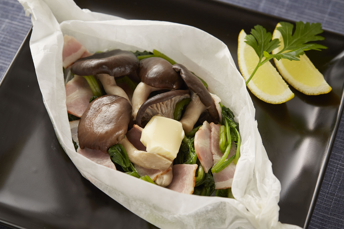 霜降りひらたけとほうれん草の包み蒸し