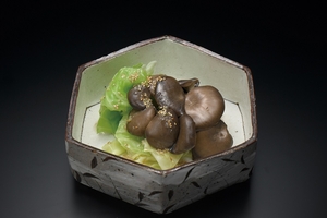 霜降りひらたけとキャベツの酒蒸し