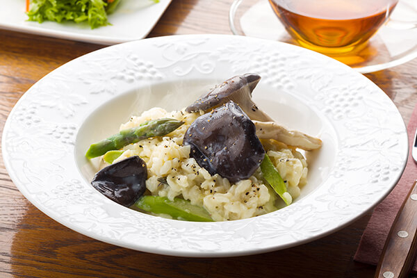 霜降りひらたけとアスパラガスのソイリゾット