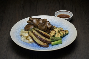 霜降りひらたけと野菜のステーキ~おろしソース~