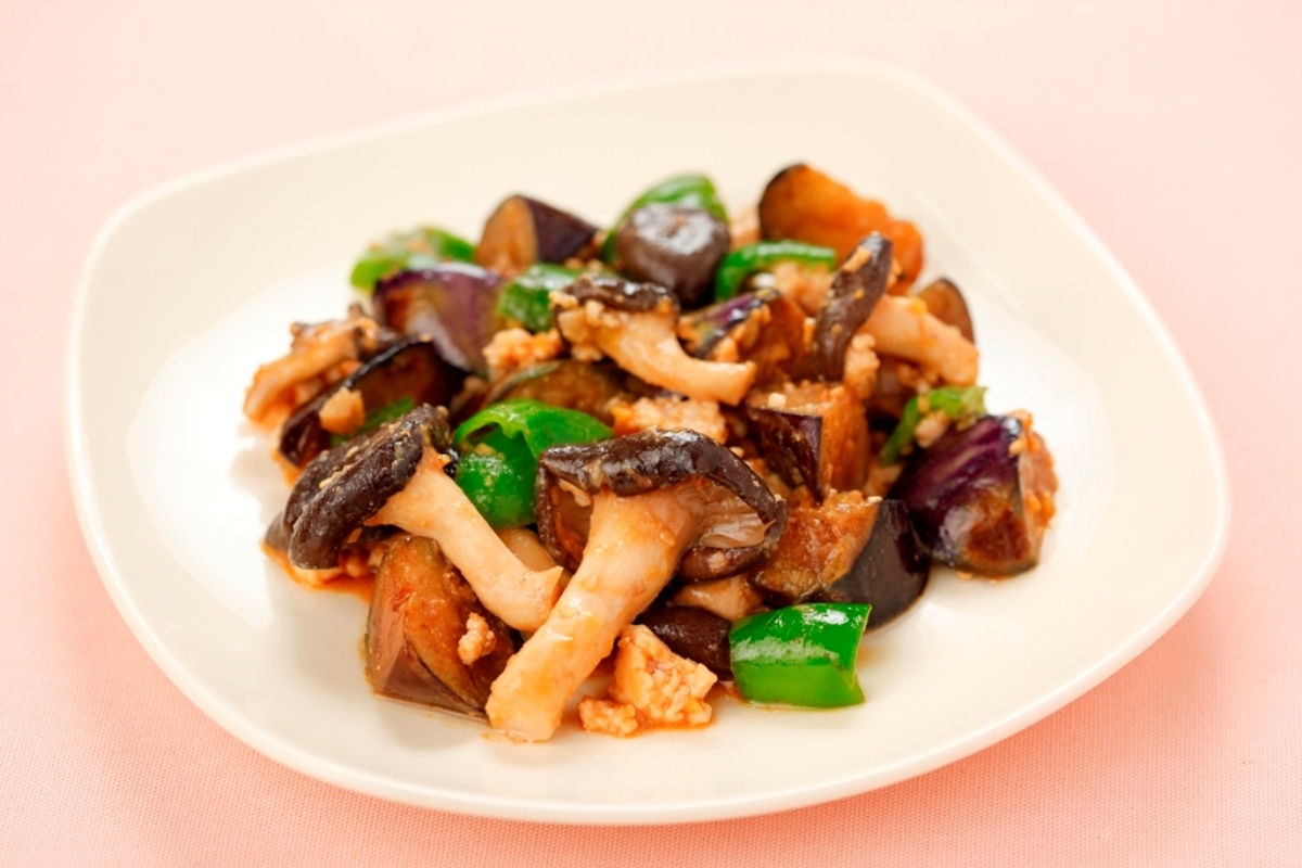 霜降りひらたけと鶏ひき肉のごまみそ炒め