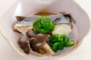 霜降りひらたけと鰆の酒蒸し