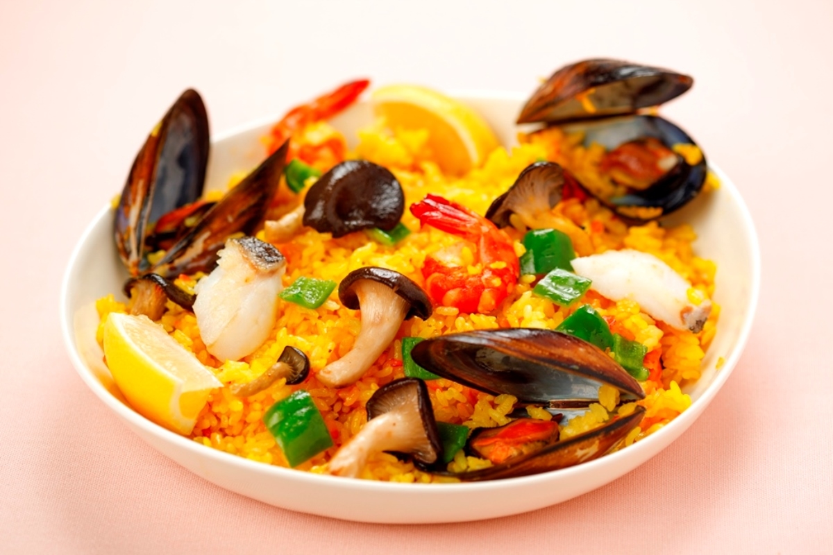 霜降りひらたけと魚介の簡単パエリア