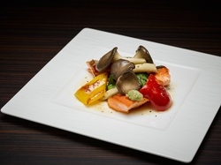 霜降りひらたけとサーモンのバターポン酢炒め