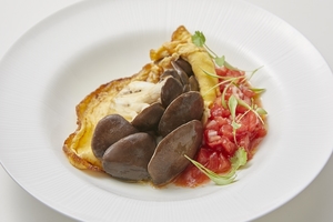 霜降りひらたけのピカタ スパイシーなサルサ添え