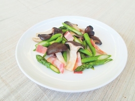 霜降りひらたけとアスパラガスのバターソテー