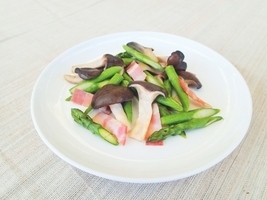 霜降りひらたけとアスパラガスのバターソテー