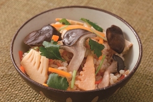霜降りひらたけとたけのこの炊き込みご飯