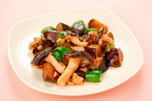 霜降りひらたけと鶏ひき肉のごまみそ炒め