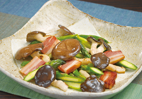 霜降りひらたけとアスパラガスのバター炒め